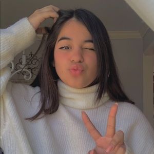 Meet your Posher, Mia